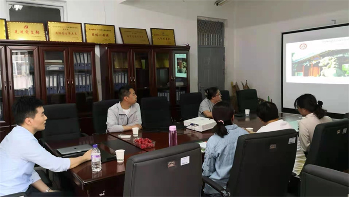2-王雪东与长治医学院口腔正畸教学骨干座谈.jpg