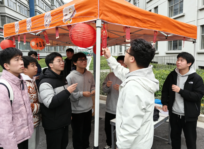 2026世界杯足球官网开展“春启新学期 情聚社区情” 一站式学生社区活动